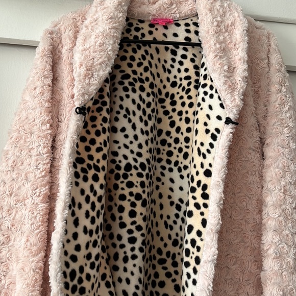 Betsey Johnson pink plush rose coat size S. Animal print on inside super cozy - Picture 5 of 5